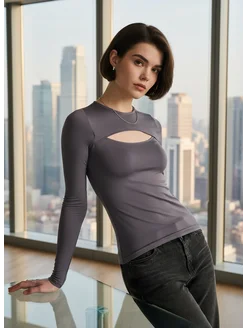 Лонгслив приталенный с вырезом